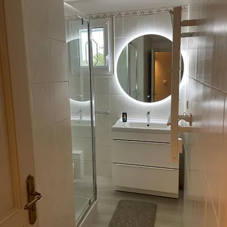 Maison Chaleureuse, Quartier Pavillonnaire